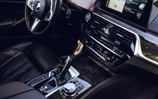 BMW Seria 5 cena 116590 przebieg: 134000, rok produkcji 2019 z Tychy małe 667